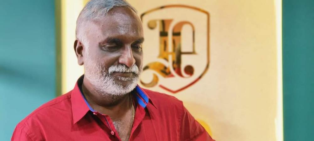 family-saloon-open-celebration-atta-kathi-dinesh